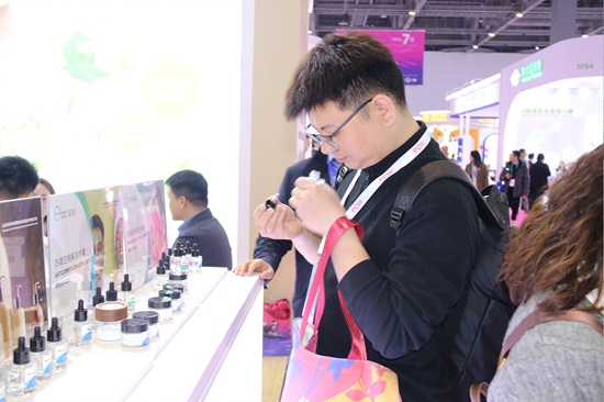 海科新源:以硬核技术与全矩阵方案,领跑个护原料国产替代新征程 海科新源:以硬核技术与全矩阵方案,领跑个护原料国产替代新征程