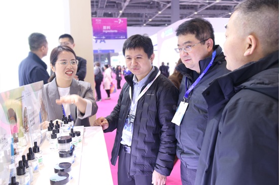 海科新源:以硬核技术与全矩阵方案,领跑个护原料国产替代新征程 海科新源:以硬核技术与全矩阵方案,领跑个护原料国产替代新征程